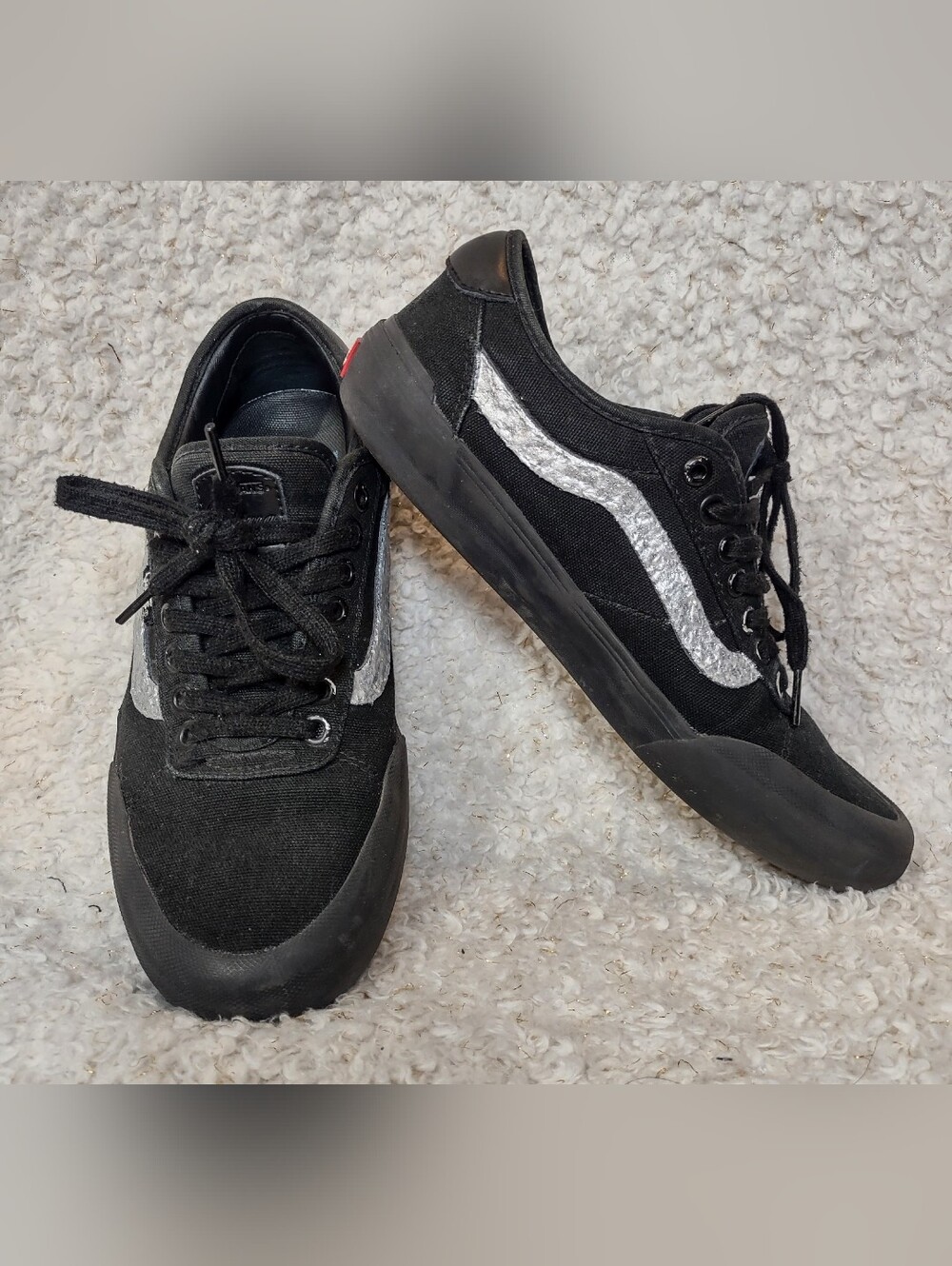 Women's 9.5 Vans Pro Chima Ferguson Sydney Black and Silver Skate Shoes